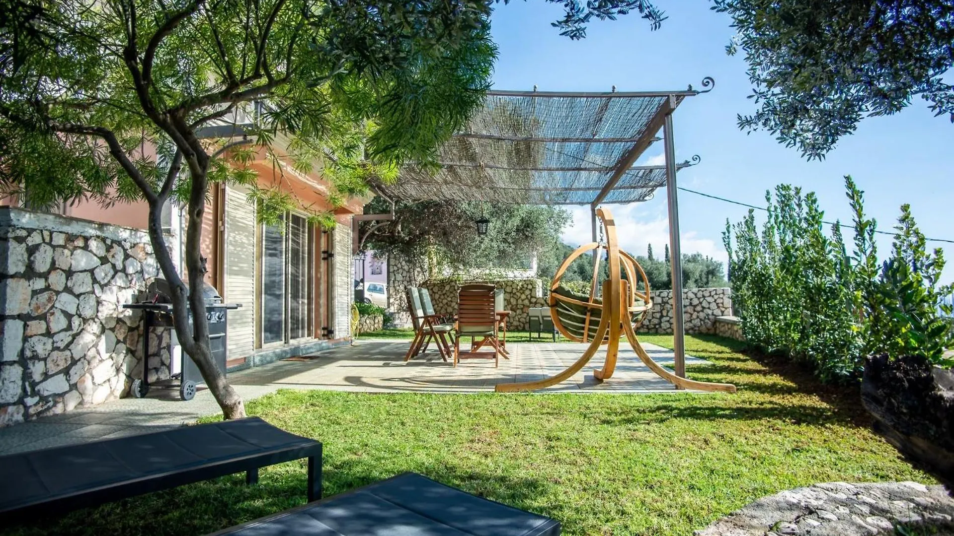 The Cerulean Villa - The Concord Of Blue And Green Mousata