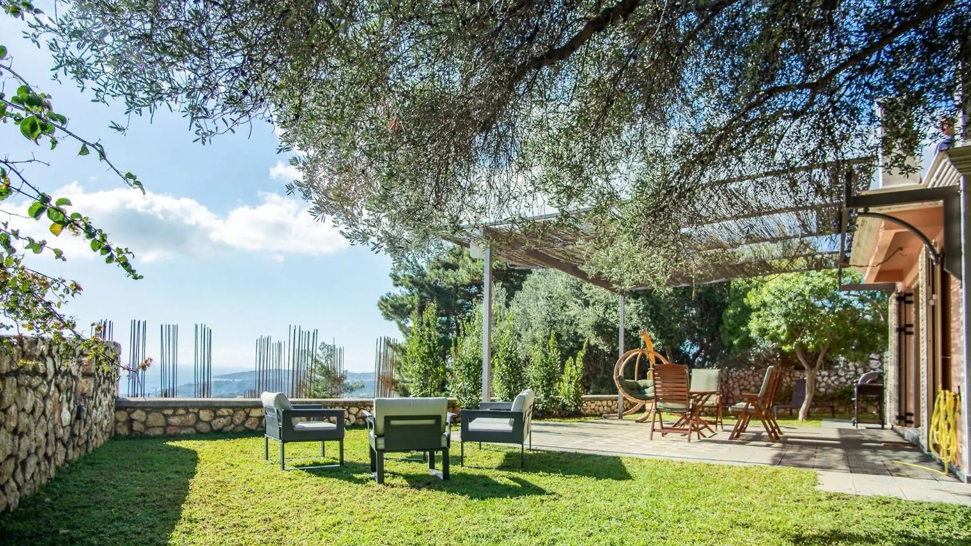 The Cerulean Villa - The Concord Of Blue And Green Mousata Grecia