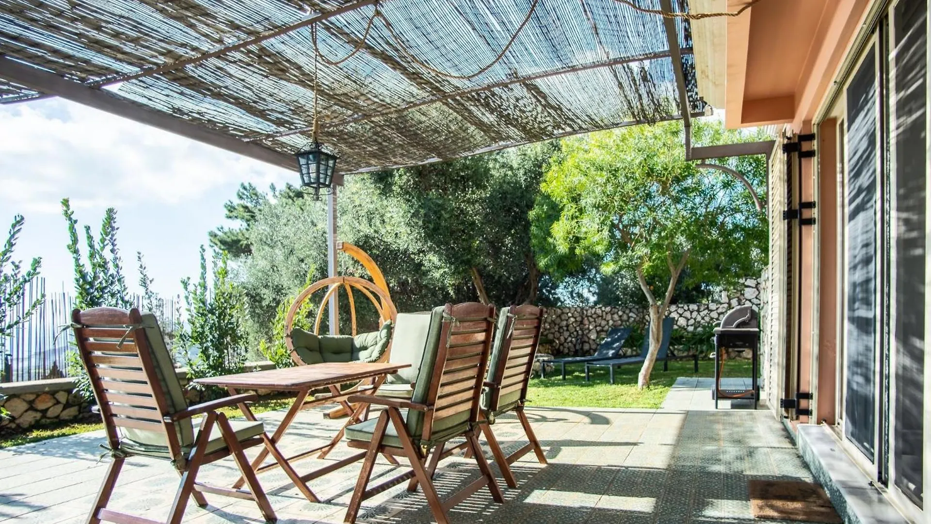 The Cerulean Villa - The Concord Of Blue And Green Mousata